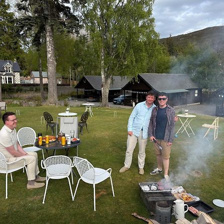 Braemar Lodge Cabins Not For Profit Экстерьер фото