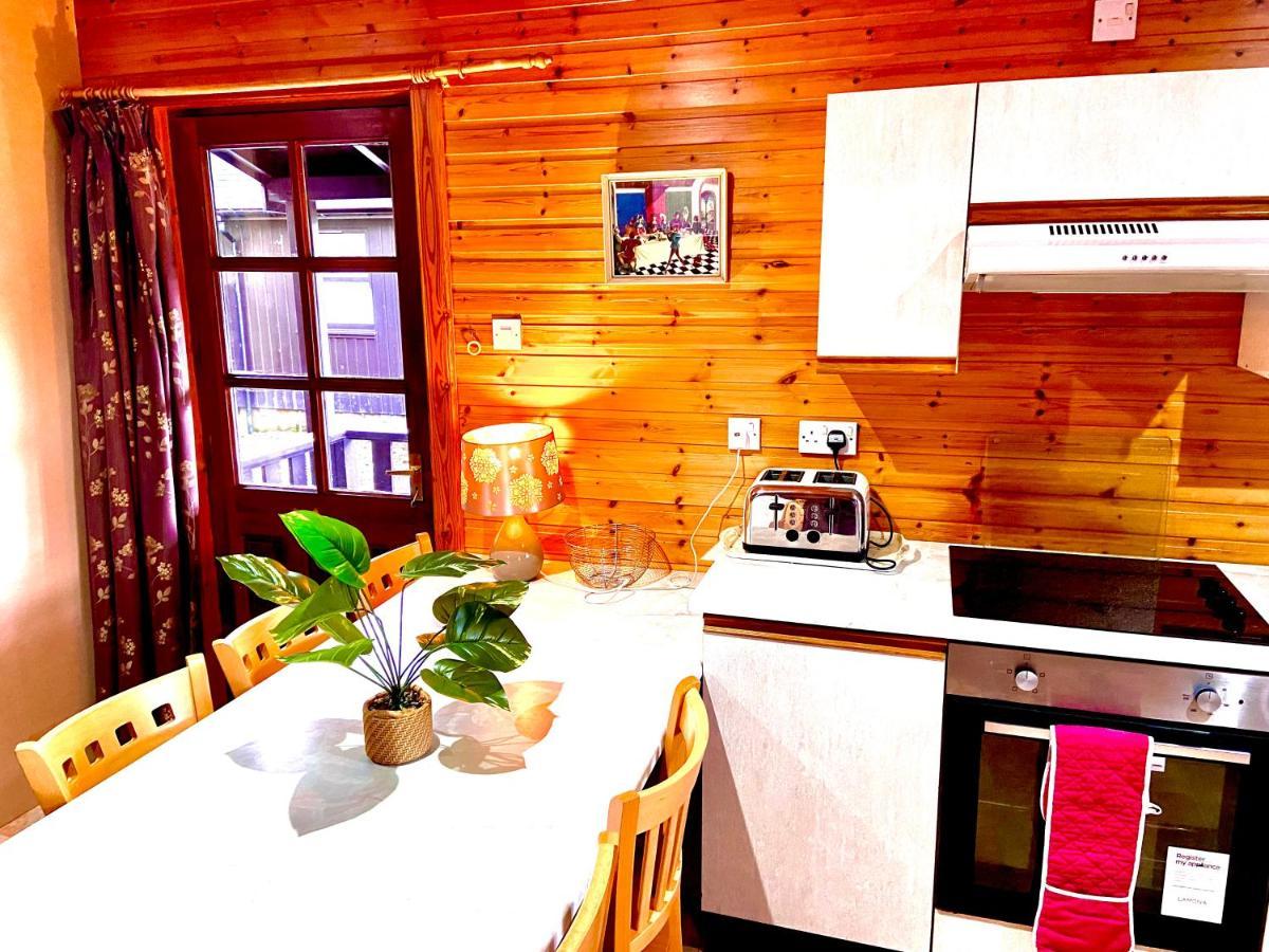 Braemar Lodge Cabins Not For Profit Экстерьер фото